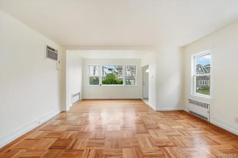 32 Crestmont Avenue Yonkers NY 10704