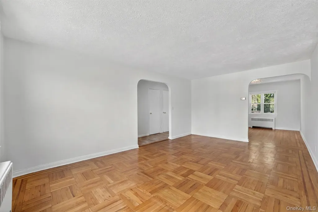 1124 E 213th Street Bronx NY 10469