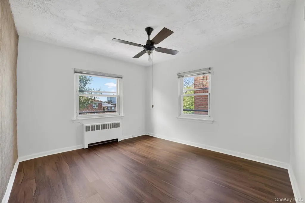 1124 E 213th Street Bronx NY 10469