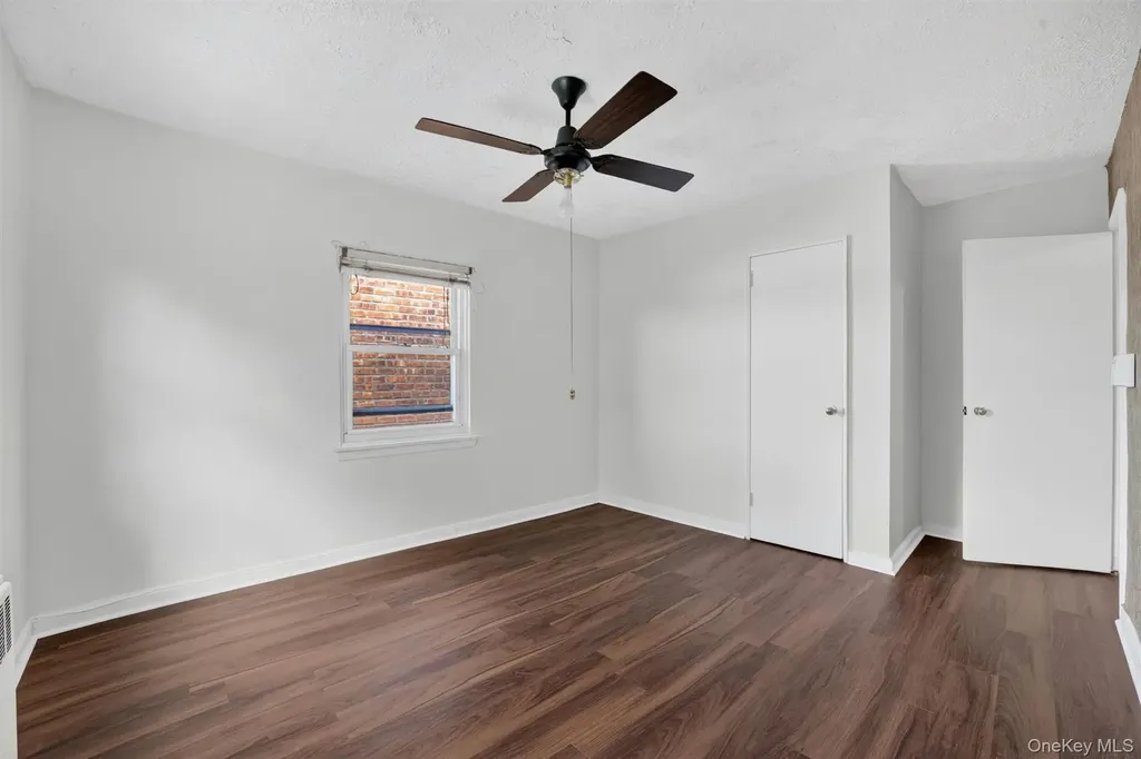 1124 E 213th Street Bronx NY 10469