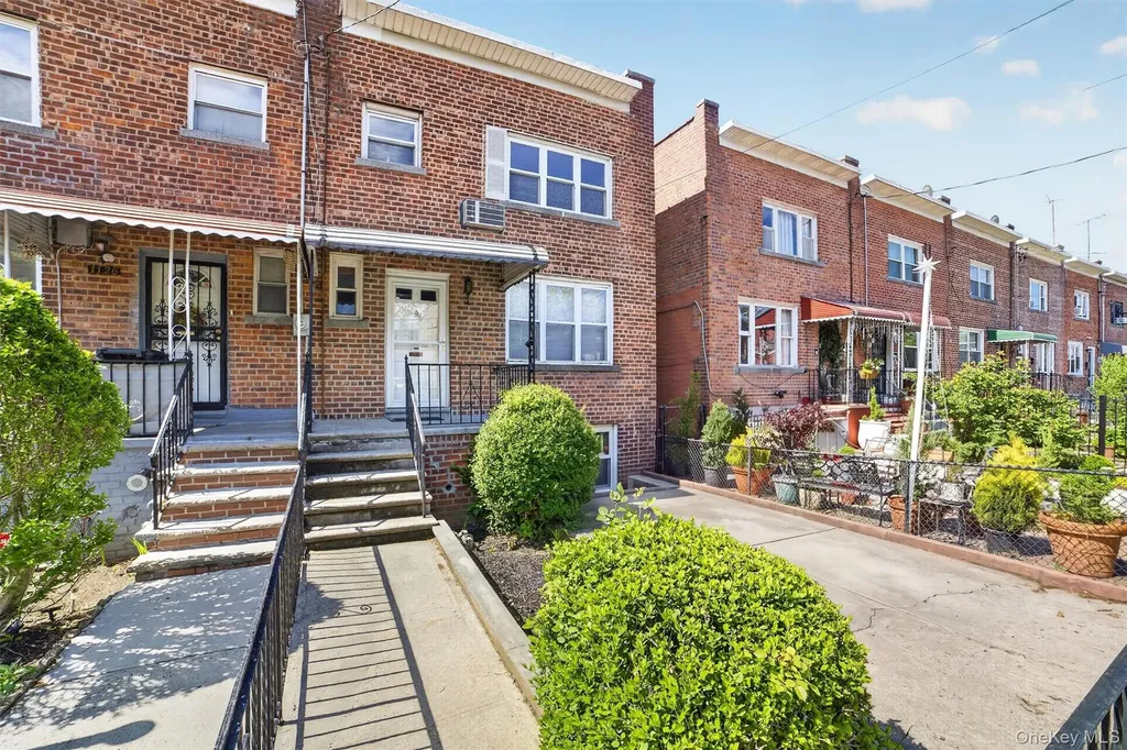 1124 E 213th Street Bronx NY 10469