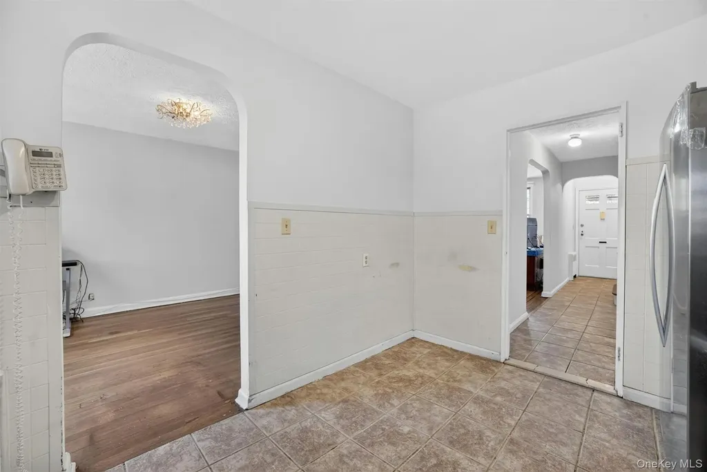 1124 E 213th Street Bronx NY 10469