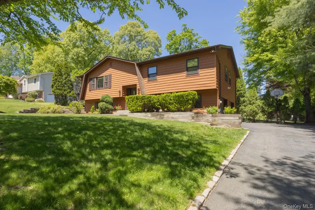 4 Apple Court Nanuet NY 10954