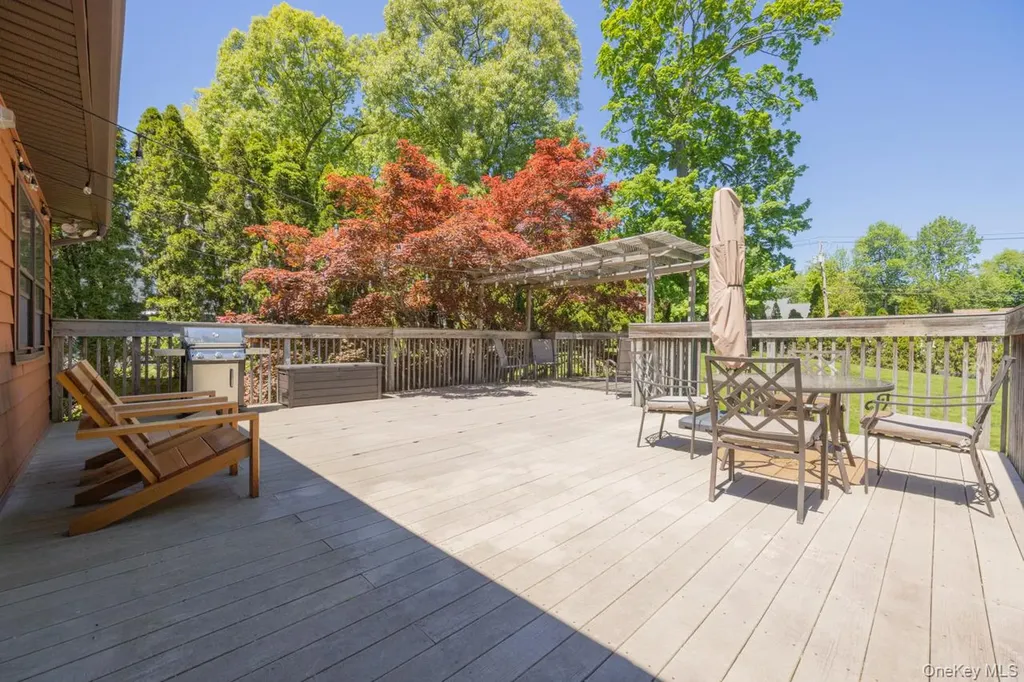 4 Apple Court Nanuet NY 10954