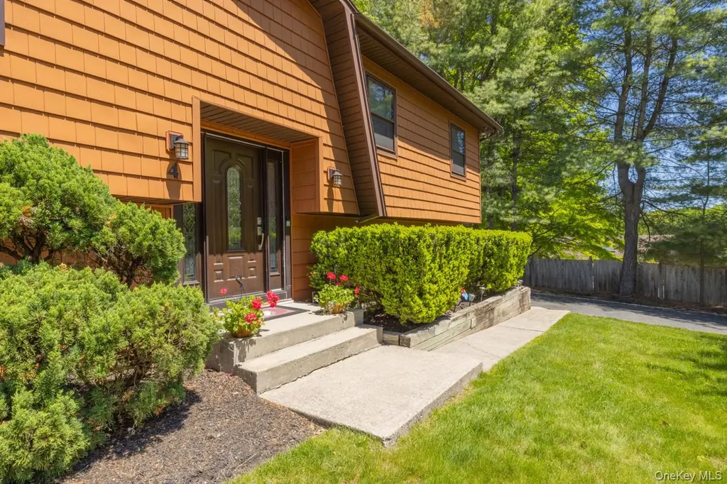 4 Apple Court Nanuet NY 10954