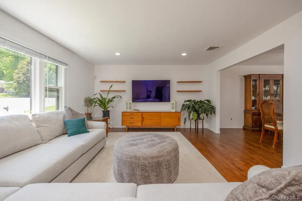 4 Apple Court Nanuet NY 10954