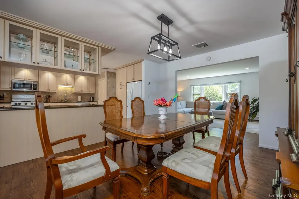 4 Apple Court Nanuet NY 10954