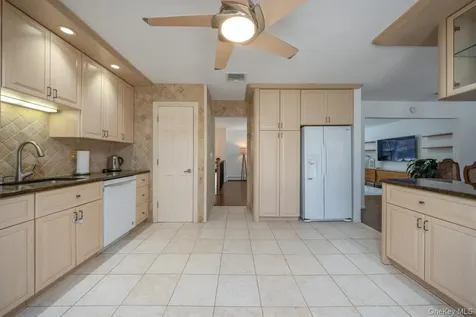 4 Apple Court Nanuet NY 10954