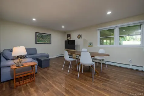 4 Apple Court Nanuet NY 10954