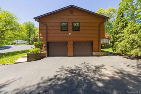 4 Apple Court Nanuet NY 10954