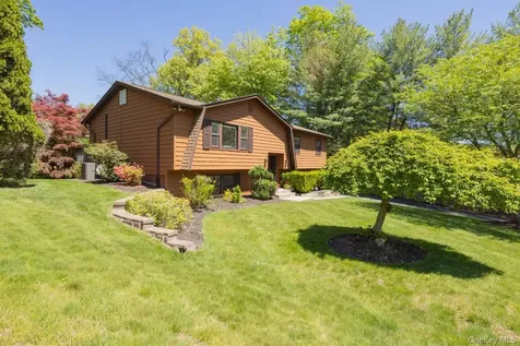 4 Apple Court Nanuet NY 10954