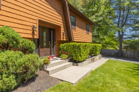 4 Apple Court Nanuet NY 10954
