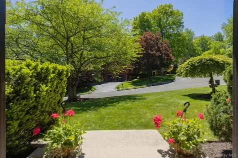 4 Apple Court Nanuet NY 10954