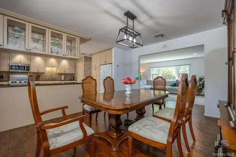 4 Apple Court Nanuet NY 10954