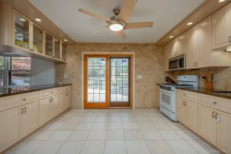 4 Apple Court Nanuet NY 10954