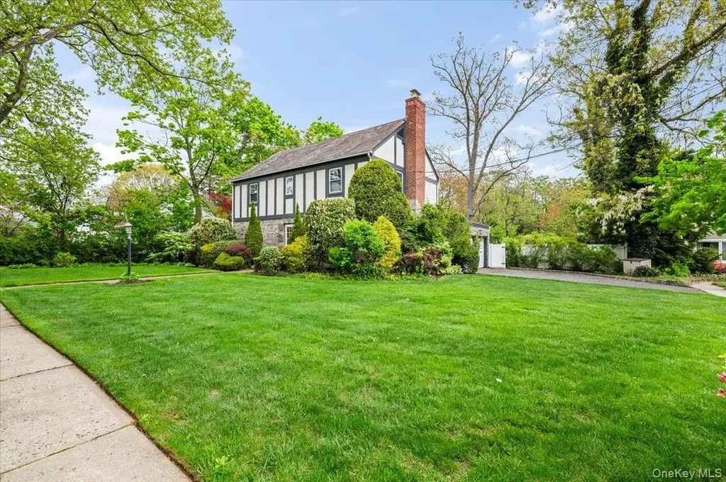 2069 Windsor Road North Baldwin NY 11510