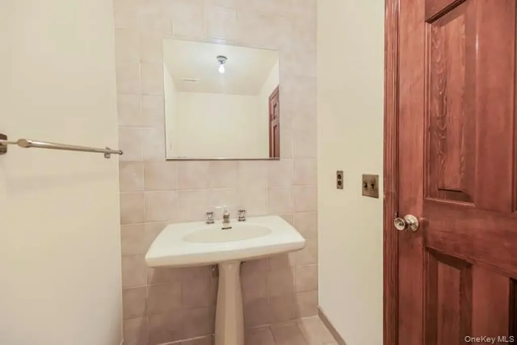 4 Carol Lane Mamaroneck NY 10543