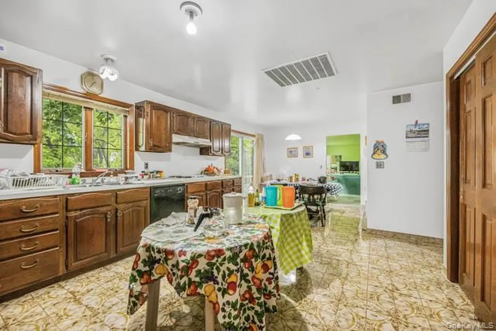 4 Carol Lane Mamaroneck NY 10543