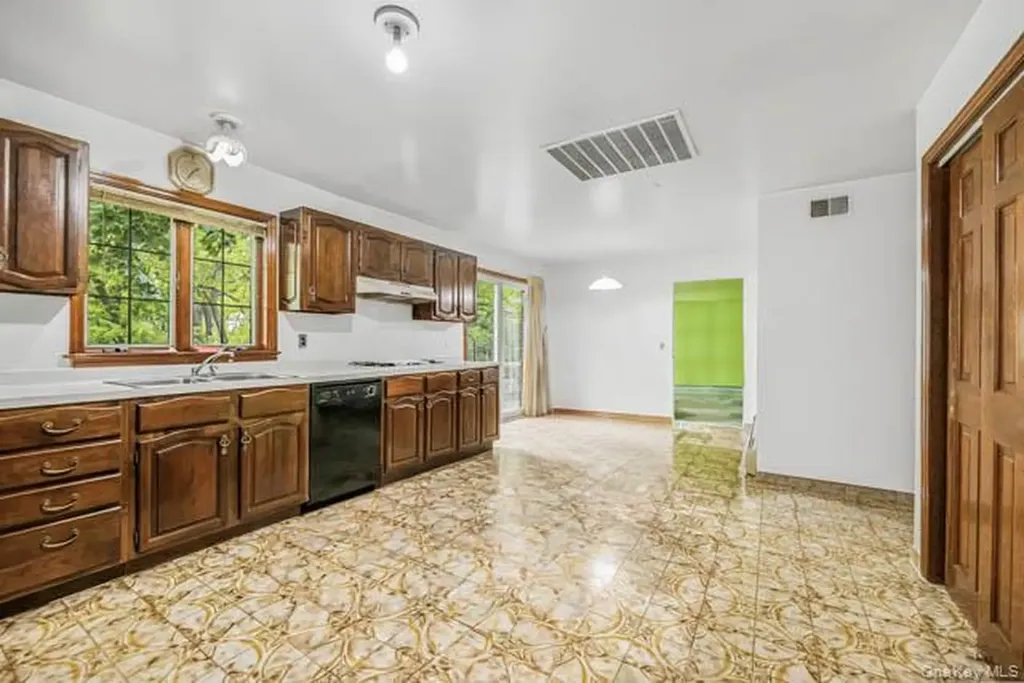 4 Carol Lane Mamaroneck NY 10543