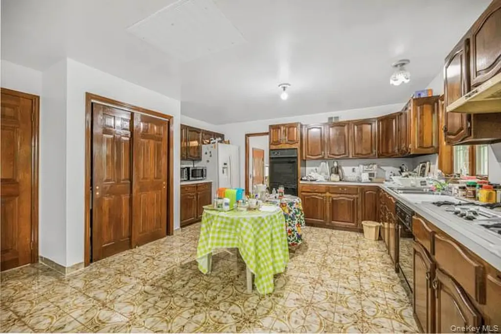 4 Carol Lane Mamaroneck NY 10543