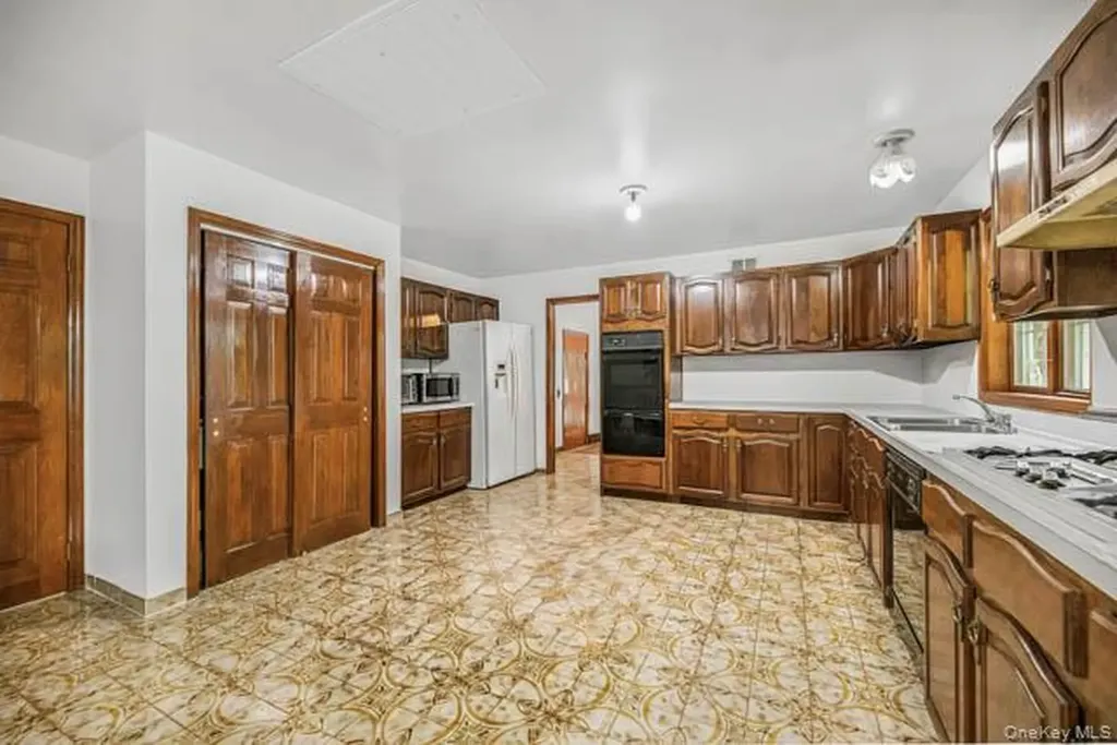 4 Carol Lane Mamaroneck NY 10543