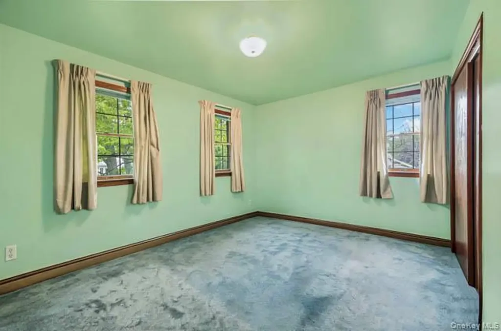 4 Carol Lane Mamaroneck NY 10543