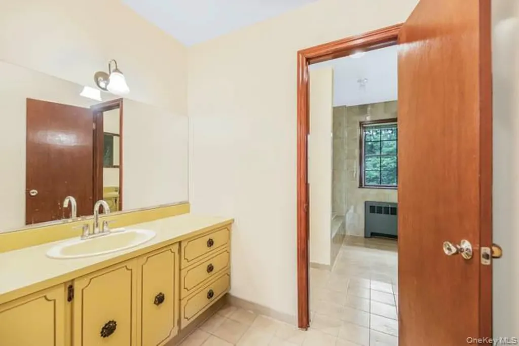 4 Carol Lane Mamaroneck NY 10543