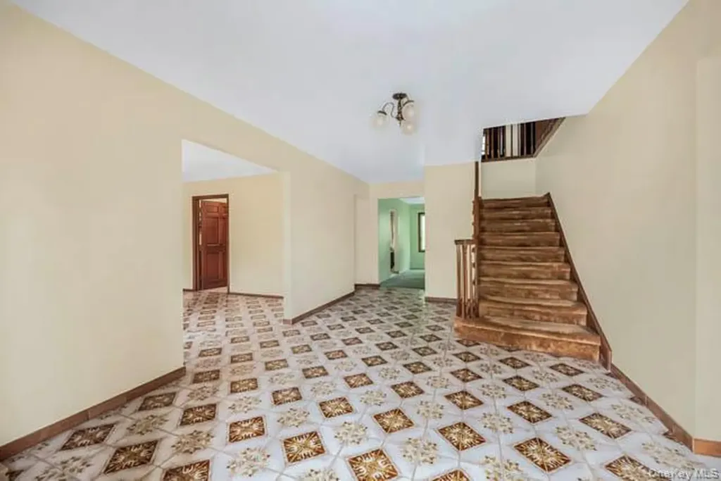 4 Carol Lane Mamaroneck NY 10543