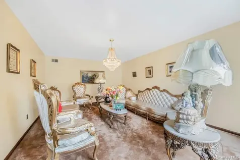 4 Carol Lane Mamaroneck NY 10543