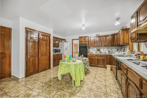 4 Carol Lane Mamaroneck NY 10543