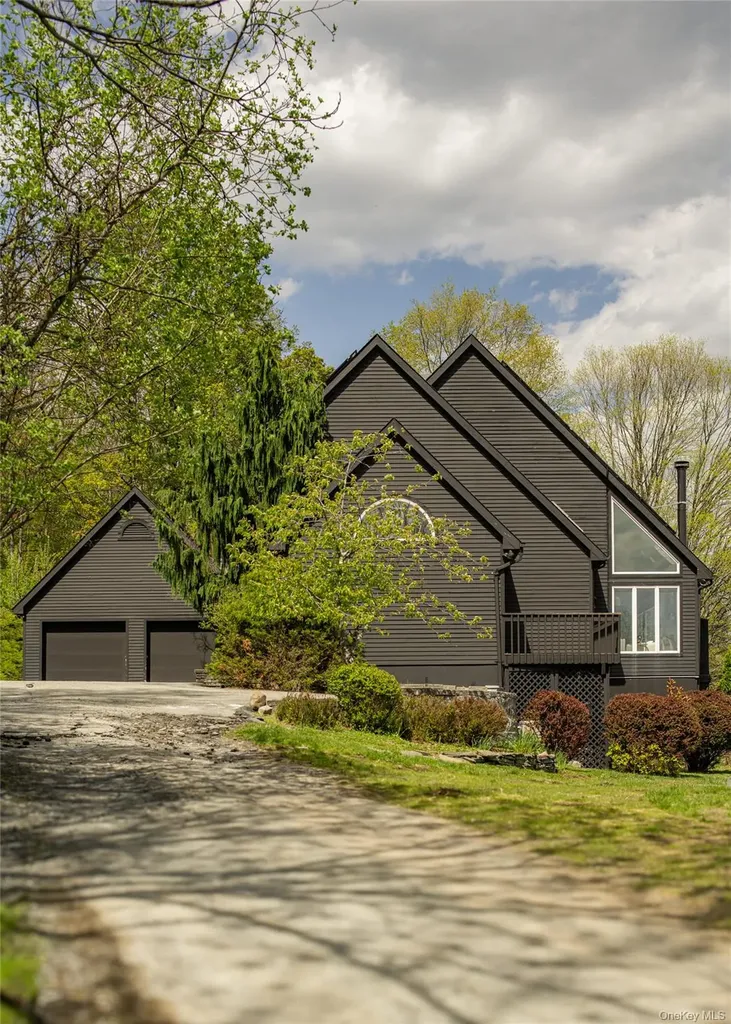 704 Mountain Road Middletown NY 10940