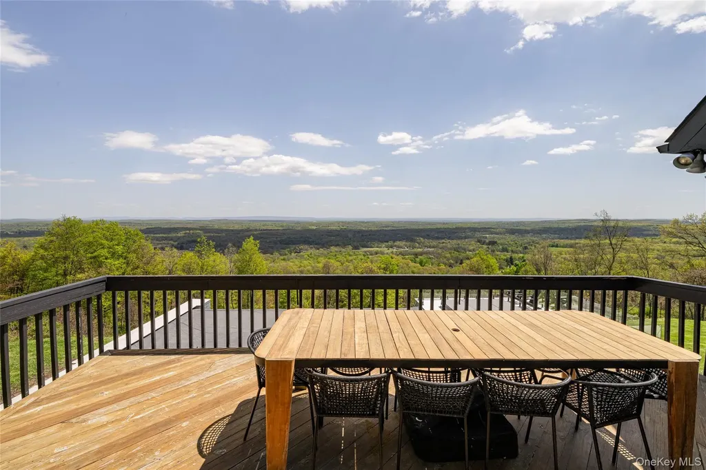 704 Mountain Road Middletown NY 10940