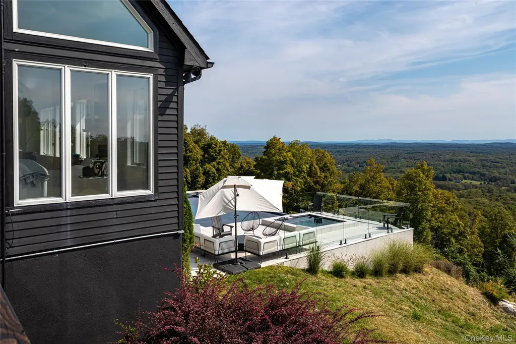 704 Mountain Road Middletown NY 10940