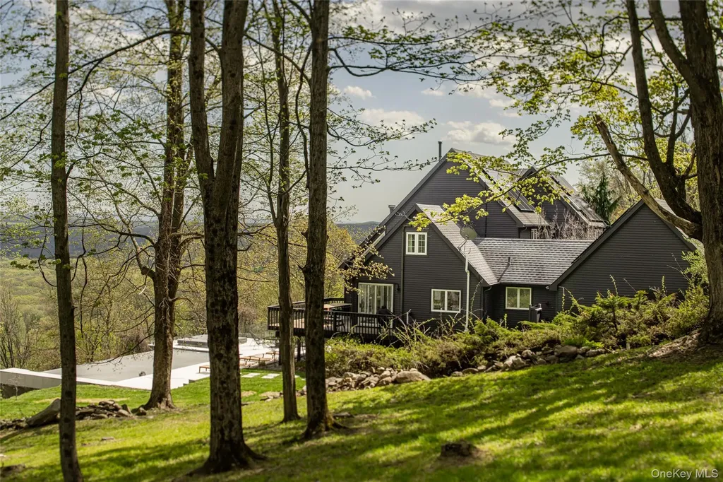 704 Mountain Road Middletown NY 10940