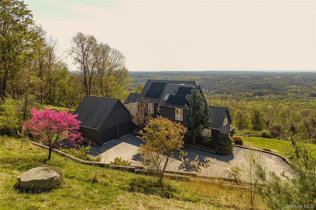 704 Mountain Road Middletown NY 10940