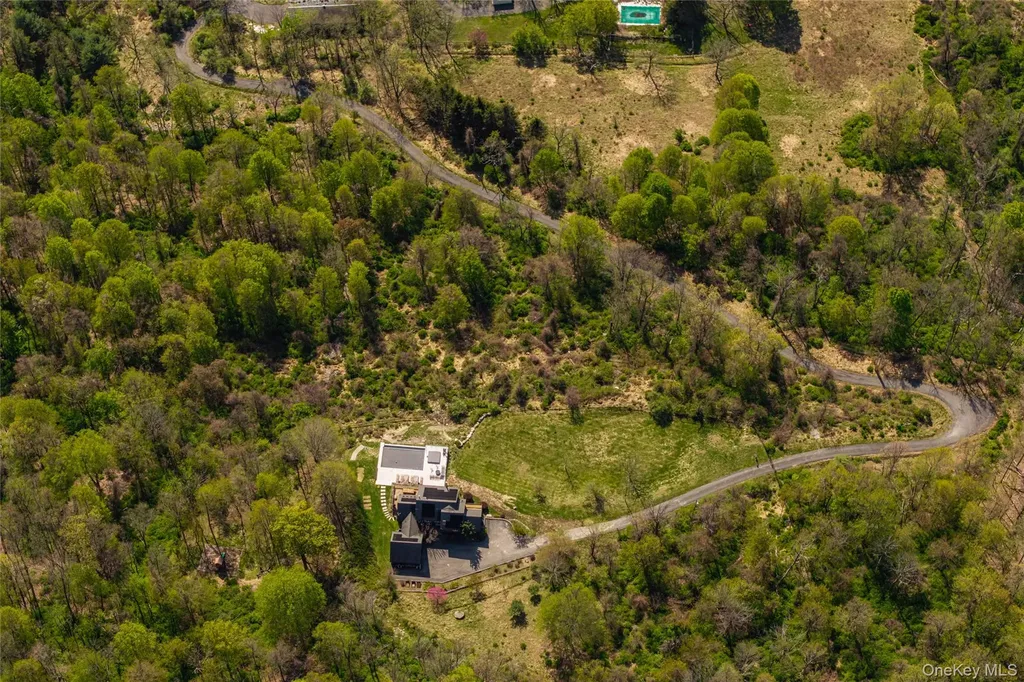 704 Mountain Road Middletown NY 10940