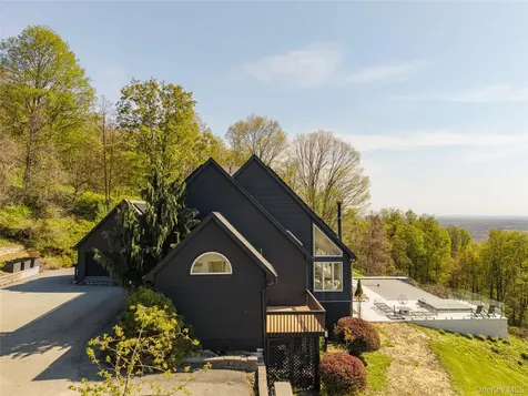 704 Mountain Road Middletown NY 10940