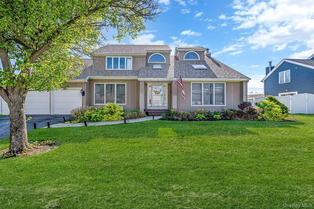 810 Anthony Drive Lindenhurst NY 11757