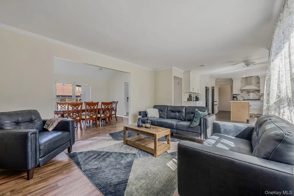 810 Anthony Drive Lindenhurst NY 11757
