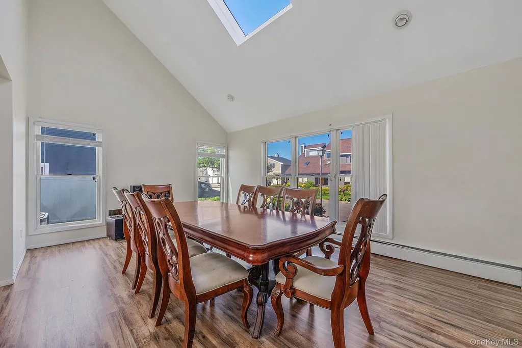 810 Anthony Drive Lindenhurst NY 11757