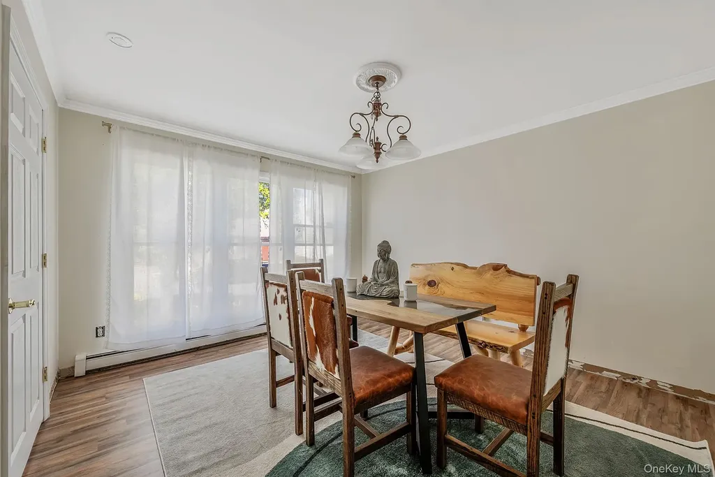 810 Anthony Drive Lindenhurst NY 11757
