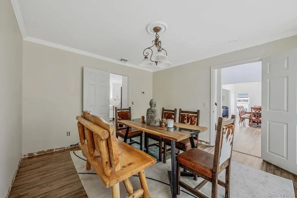 810 Anthony Drive Lindenhurst NY 11757