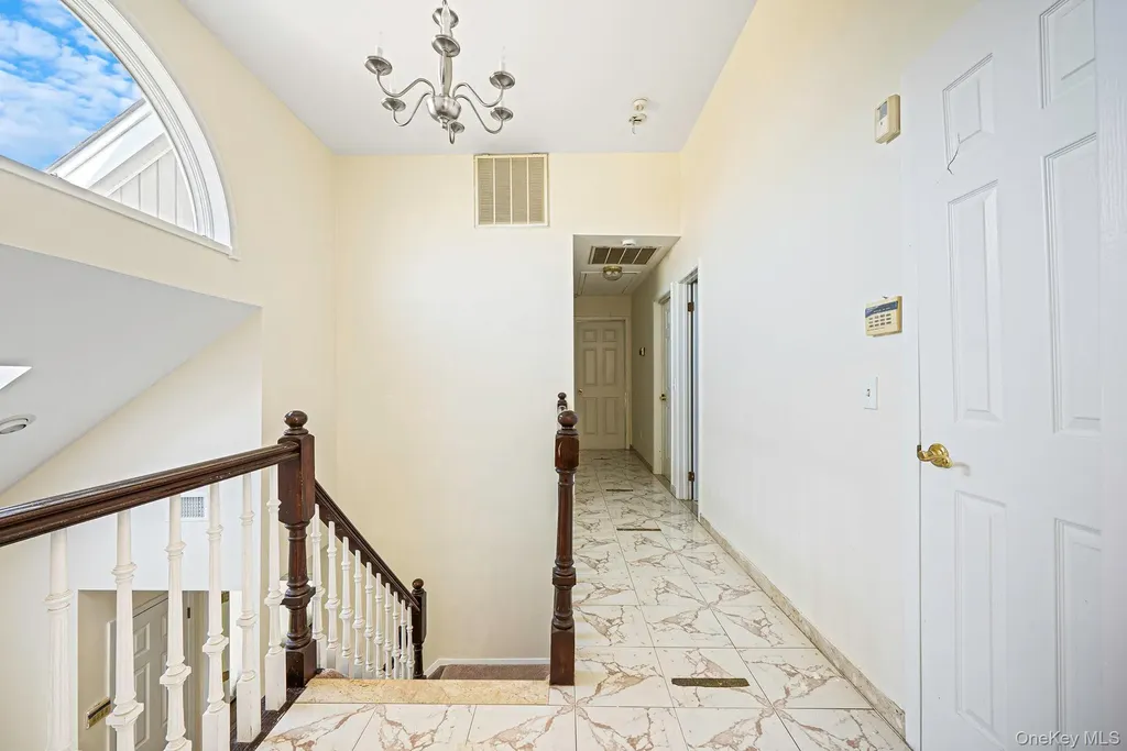 810 Anthony Drive Lindenhurst NY 11757