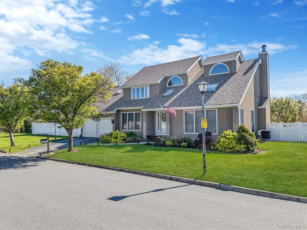 810 Anthony Drive Lindenhurst NY 11757
