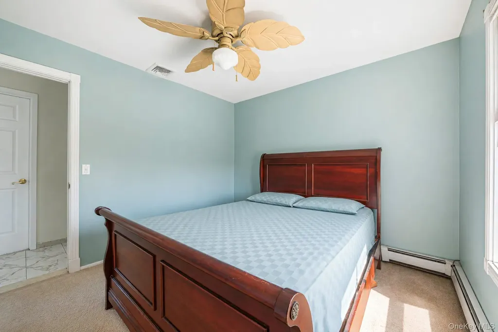 810 Anthony Drive Lindenhurst NY 11757