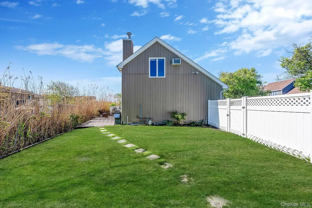 810 Anthony Drive Lindenhurst NY 11757
