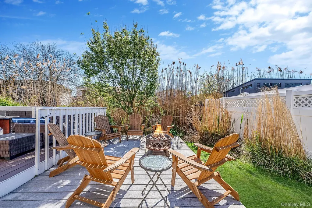 810 Anthony Drive Lindenhurst NY 11757