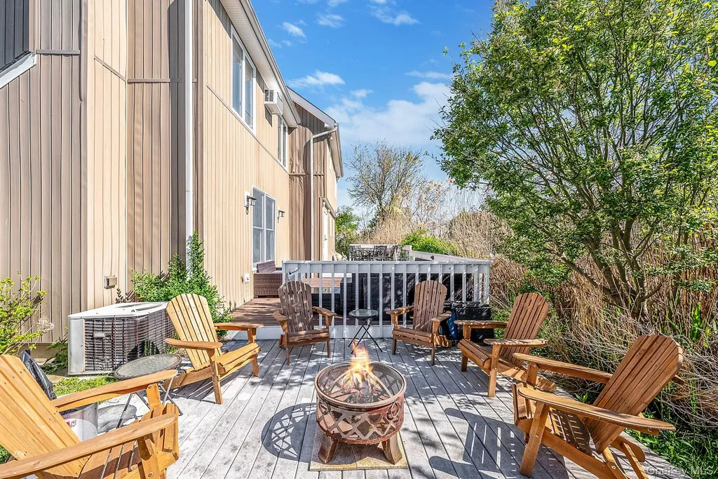 810 Anthony Drive Lindenhurst NY 11757
