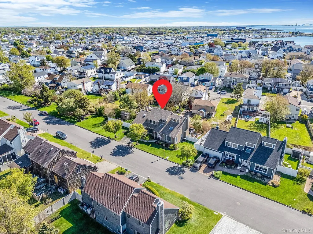 810 Anthony Drive Lindenhurst NY 11757