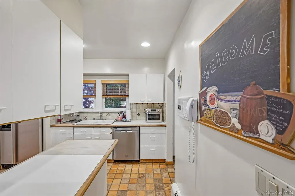 148 Willis Court Woodmere NY 11598